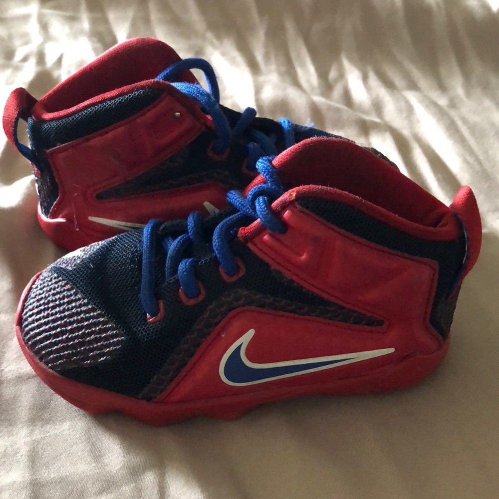 Nikes - Picture 3 of 3